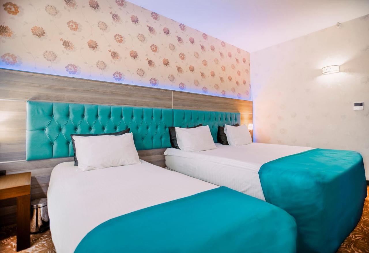 Highway Otel الملك المظهر الخارجي الصورة